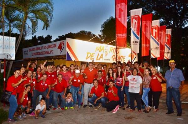 Reparten roscas de pascuas a vecinos de la seccional 2 | Lambaré Informativo