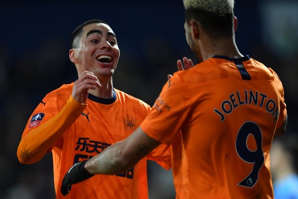 Almirón brilla en todo su esplendor y clasifica al Newcastle en FA Cup