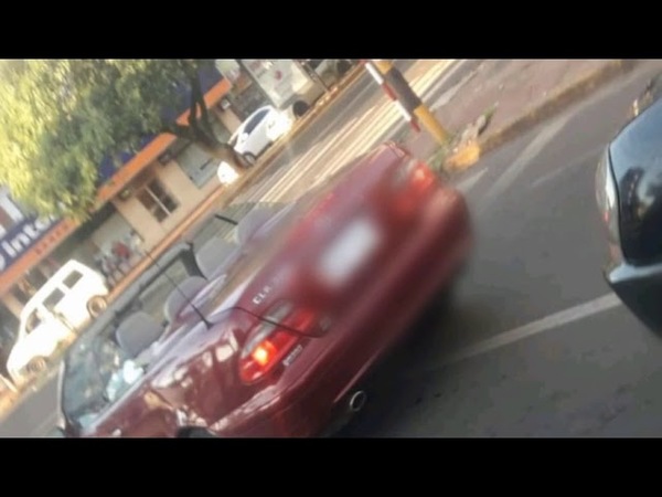 AUTOMÓVILISTA SUP. OFRECIÓ JUGUETES Y FOTOGRAFIÓ A DOS NIÑAS EN ENCARNACIÓN