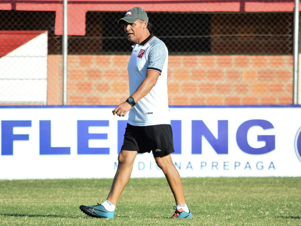 El Kelito presenta a Chito Ayala como nuevo su nuevo entrenador