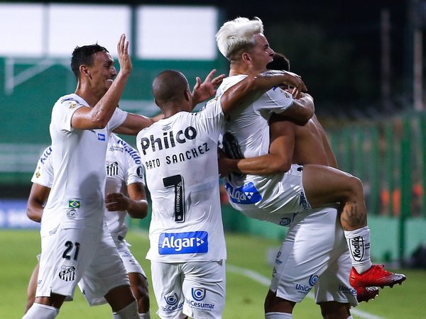 Santos lo da vuelta y vence a domicilio a Defensa