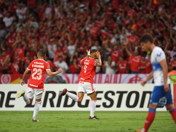 Un doblete de Paolo Guerrero sentencia a la Universidad Católica