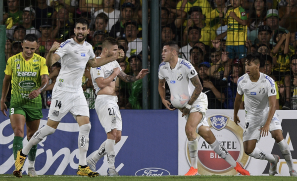 HOY / Santos gana y toma el mando en el grupo del franjeado