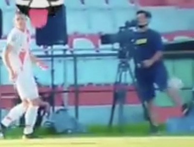 El camarógrafo que sorprendió con una jugada a lo Ronaldinho | Crónica