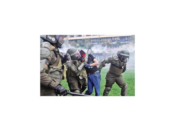 283 detenidos y 76 policías heridos en protestas de Chile