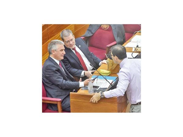 Senador cartista agradece a Dios que todos los ternados sean de su partido
