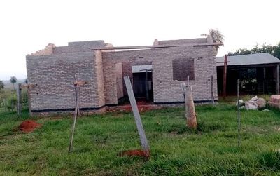 En Mbuyapey, denuncian abandono de obras  financiadas con el Fonavis - Interior - ABC Color