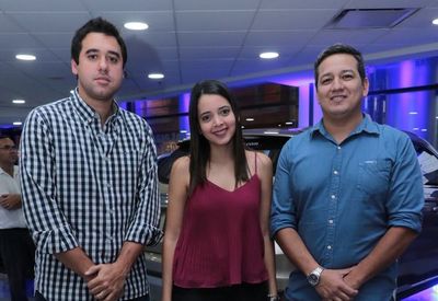 Geely inauguró local