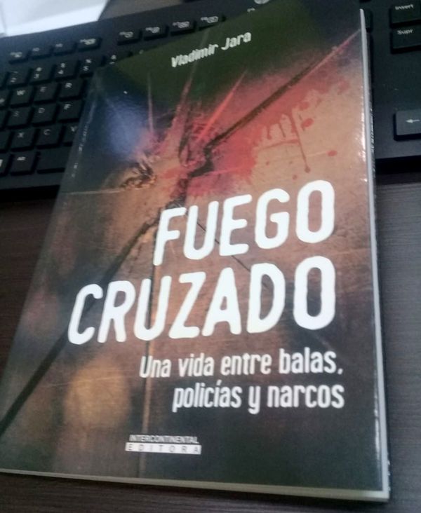 Periodista presenta hoy “Fuego cruzado”