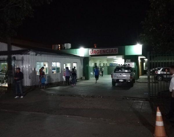 Apuñalan a un joven frente al hospital de Luque
