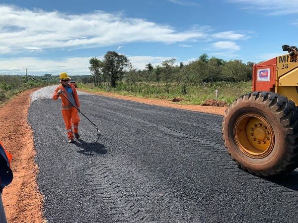 Dicen que asfaltarán en Alto Paraná por 100 palos verdes