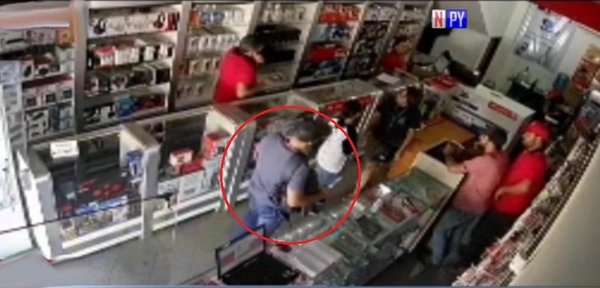 Reducen a golpes a supuesto asaltante en San Lorenzo | Noticias Paraguay
