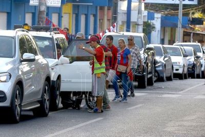 Manifestación de cuidacoches. Absurda decisión judicial prohíbe una garantía constitucional por “presumir” que se cometería un delito - ADN Paraguayo
