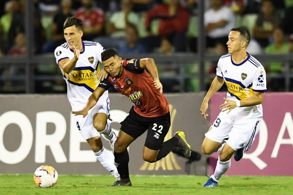 Boca no pasa de un pálido empate ante Caracas