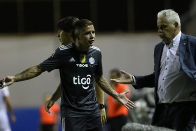 El Tribunal de la APF sanciona a Derlis y multa al cuerpo técnico de Olimpia