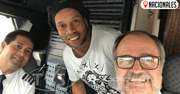 Ronaldinho Gaucho llegó al país para ayudar a niños carenciados