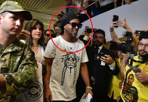 Ronaldinho se mueve "con más seguridad que Marito"