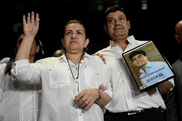 Papá de Fernando Báez: 'Quiero abrazar a todos los padres que perdieron a sus hijos, yo también sé lo que sienten'
