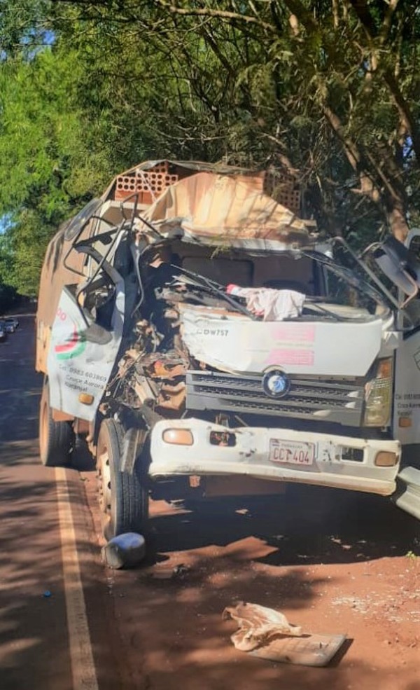 Choque entre CAMIONES deja un herido en Alto Paraná