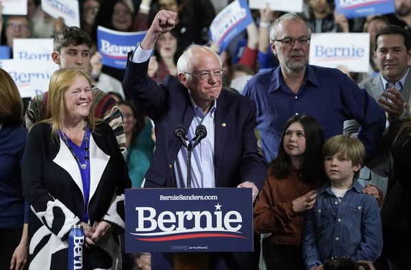 Sanders lidera cómodamente las primarias de California