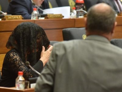Diputados realizan un minuto de silencio por crimen de niñas
