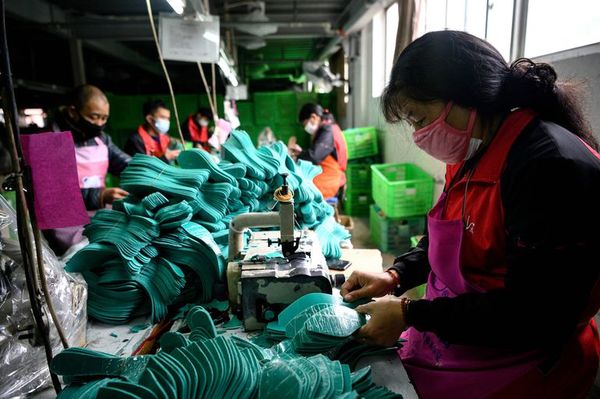 La angustia de los obreros en China, obligados a dejar de trabajar - Mundo - ABC Color