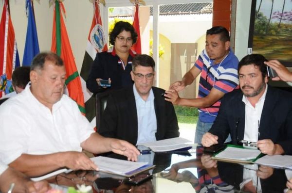 Ronald Acevedo presentó informe de gestión a la Junta Departamental