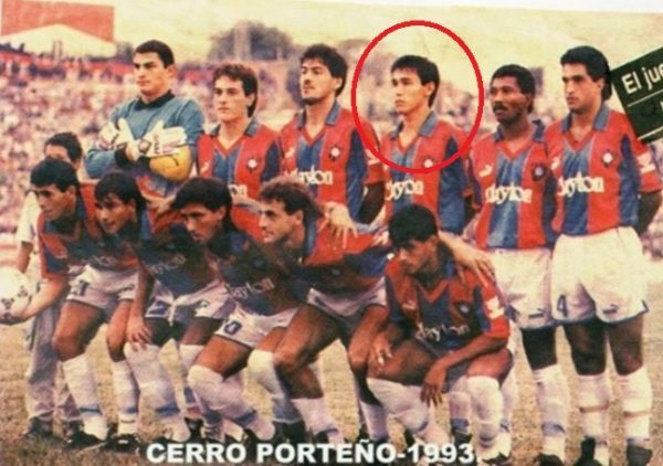 Exfutbolista perdió sus cosas en incendio, pero salvó póster de campeón
