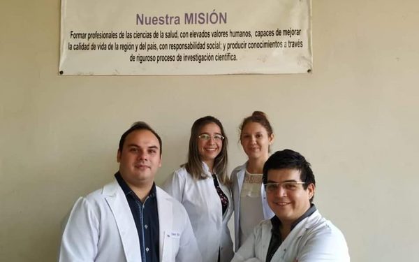 Egresan cuatro nuevos médicos cirujanos de la Universidad Nacional del Este