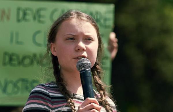La criticada manifestación de Greta Thunberg en Bristol por arruinar el césped de la ciudad - C9N
