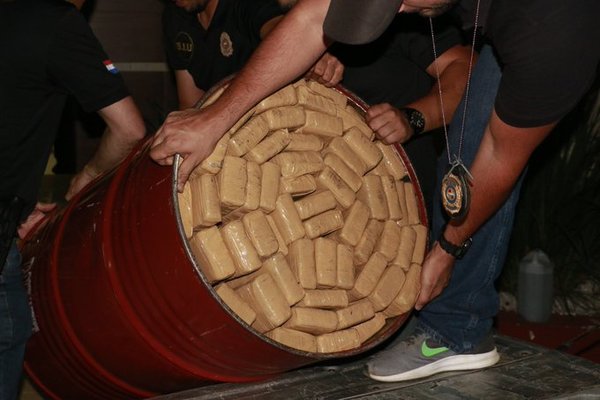 Presidente destacó operativo de incautación de tambores con droga