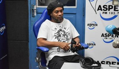 Ronaldinho Gaúcho llegó al país para presentar el “Móvil de salud de las niñas y niños” y su libro 'Genio en la Vida'