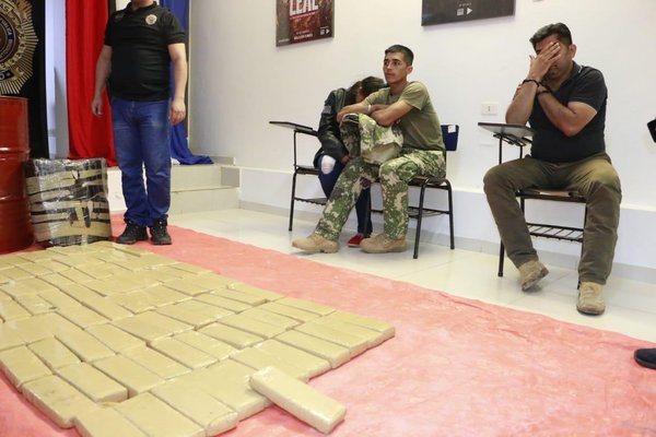 Incautan tambores con gran cargamento de droga con presunto destino a Bolivia