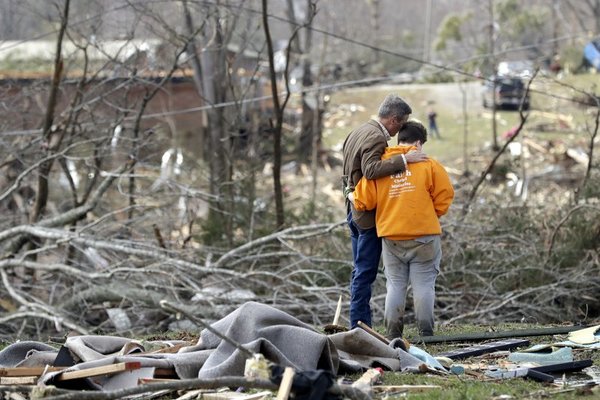 Tennessee en estado de emergencia tras el paso de tornados