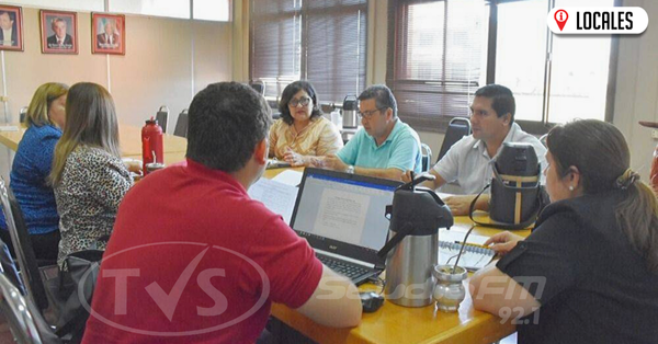 Recepcionan carpetas para renovación de Becas EBY-Gobernación de Itapúa
