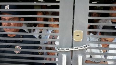 Médicos se encadenan ante falta de reglamentación de ley jubilatoria