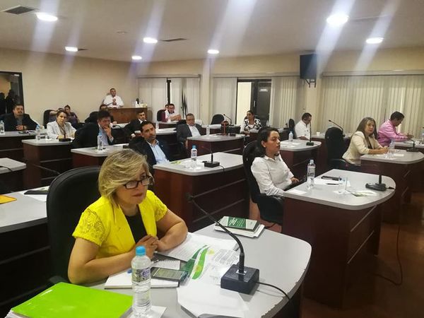 Piden informe sobre adjudicación de almuerzo a empresas con ofertas más costosas - ABC en el Este - ABC Color