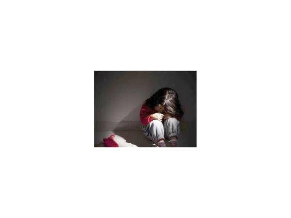 Condenan a 22 años de cárcel a mujer que abusó de su hija