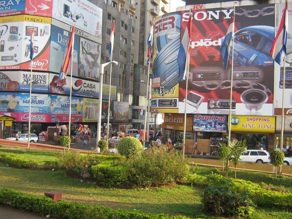 Economista afirma que hay una dramática reducción del comercio en CDE » Ñanduti