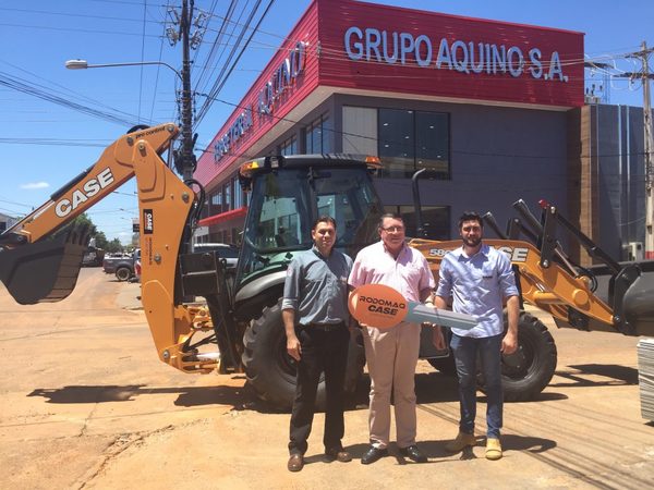 Rodomaq hace entrega de retroexcavadora CASE 580N