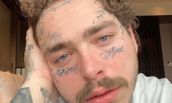 Post Malone asegura que los tatuajes en su rostro lo hacen sentirse “menos feo”