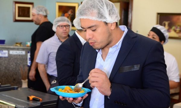 Intendente visita local de Yrupe y defiende  almuerzo escolar de calidad a menor precio – Diario TNPRESS
