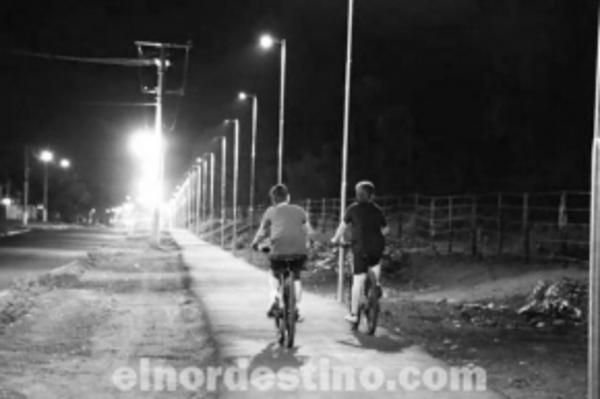 Municipalidad de Ponta Porã instala y prueba la iluminación en todo el trayecto de la bicisenda