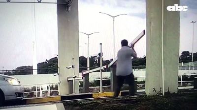 Denuncian a conductor que atropelló control a la salida del Silvio Pettirossi - Nacionales - ABC Color