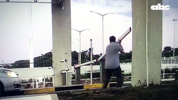 Denuncian a conductor que atropelló control a la salida del Silvio Pettirossi - Nacionales - ABC Color