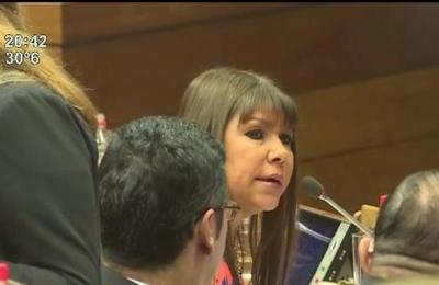 Otra más de Rocío Amarilla: 'No es fácil ser morena, fea y vieja' - SNT