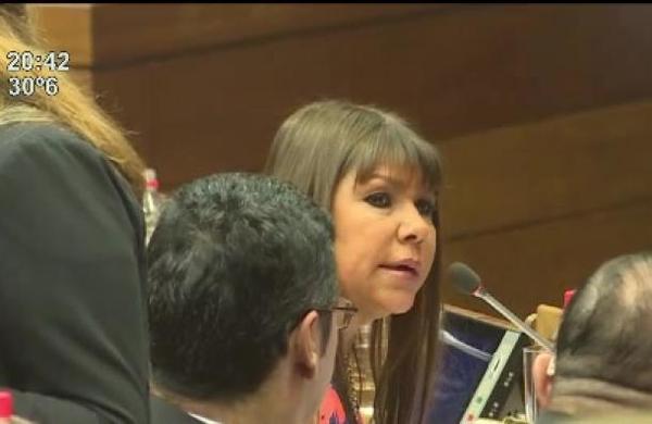 Otra más de Rocío Amarilla: 'No es fácil ser morena, fea y vieja' - SNT