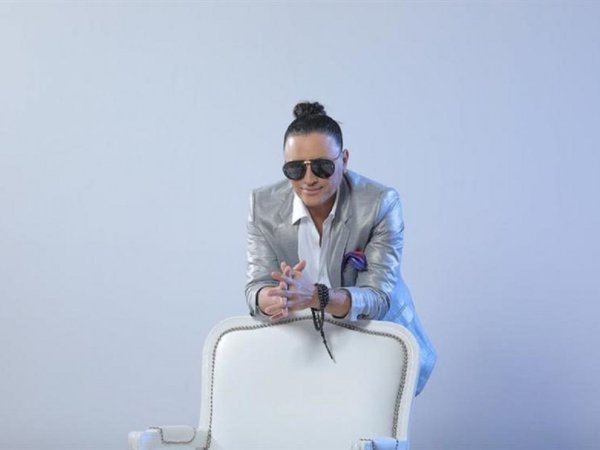 Elvis Crespo: "Soy como el Quijote y mis canciones, los molinos de viento"