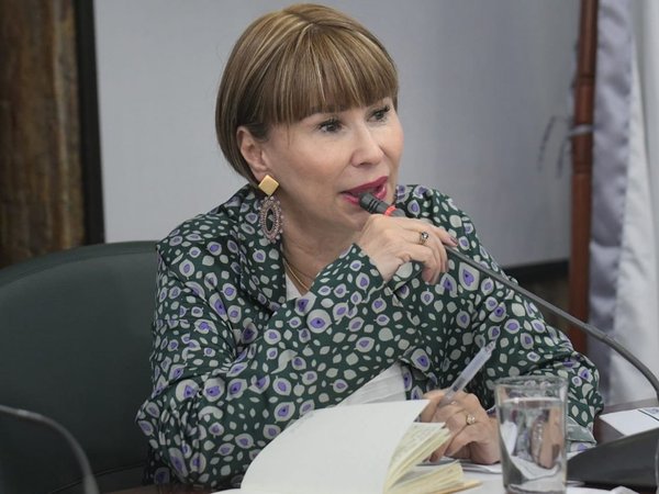 Ministra: Mueren más colombianos por robo de móviles que por defender DDHH