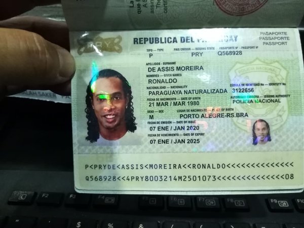 Ronaldiho Gaucho habría entrado a Paraguay con pasaporte adulterado